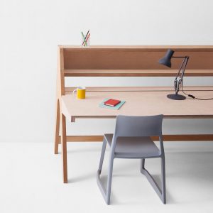 LIFT Adjustable standing desk in sitting position